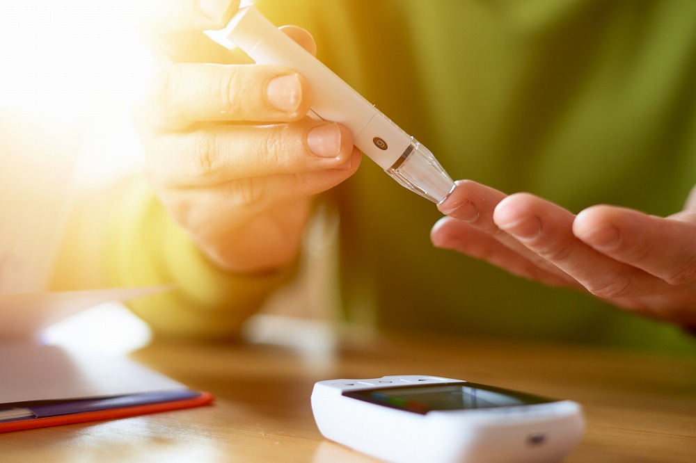 過度の喉の渇きを引き起こす糖尿病